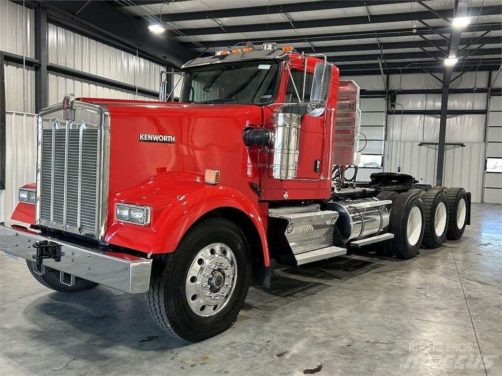 Kenworth W900L Trekkers