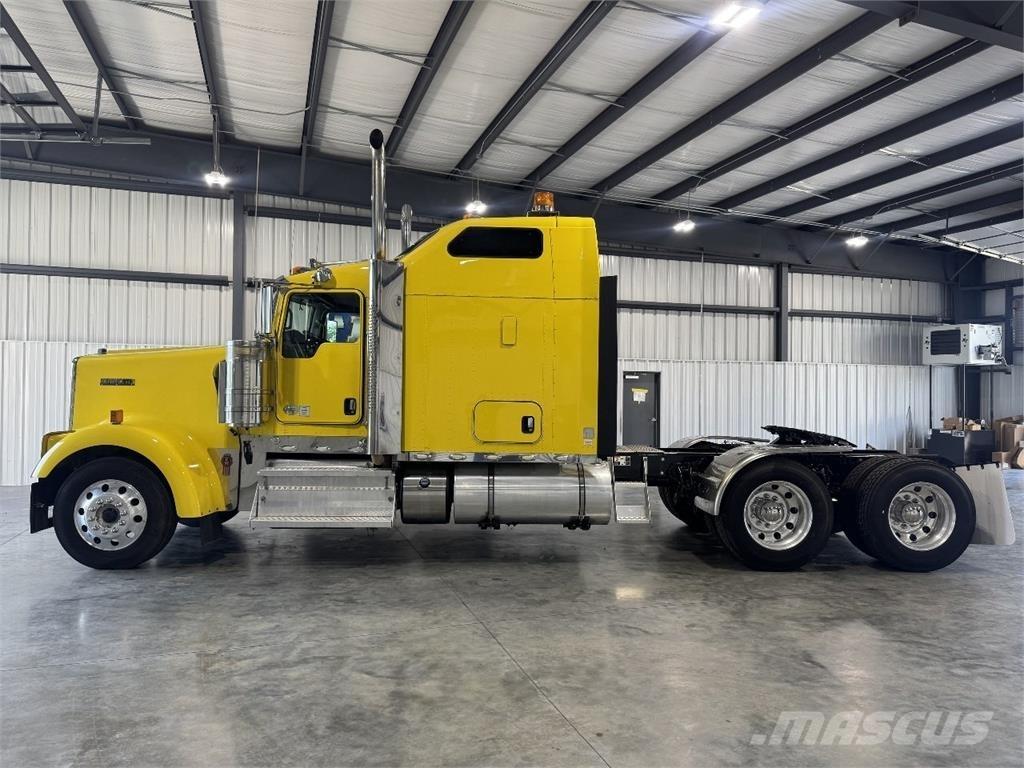 Kenworth W900L Trekkers
