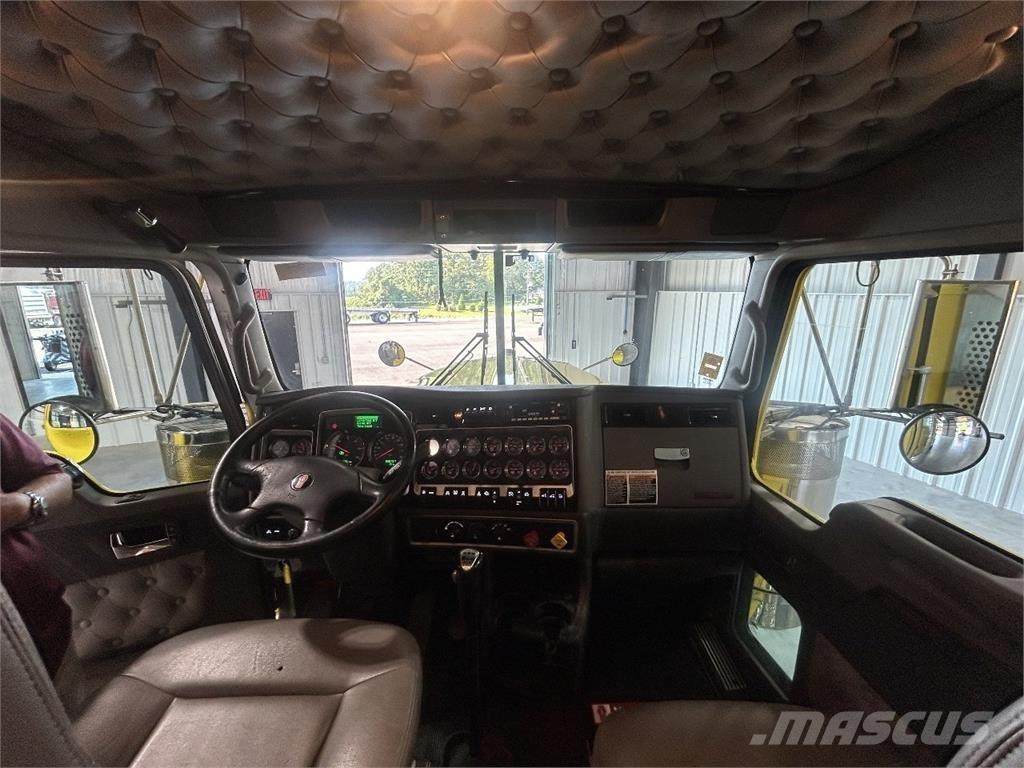 Kenworth W900L Trekkers