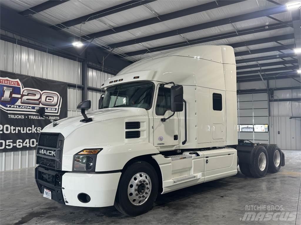 Mack AN64T Trekkers