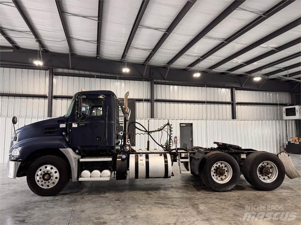 Mack CXU613 Trekkers