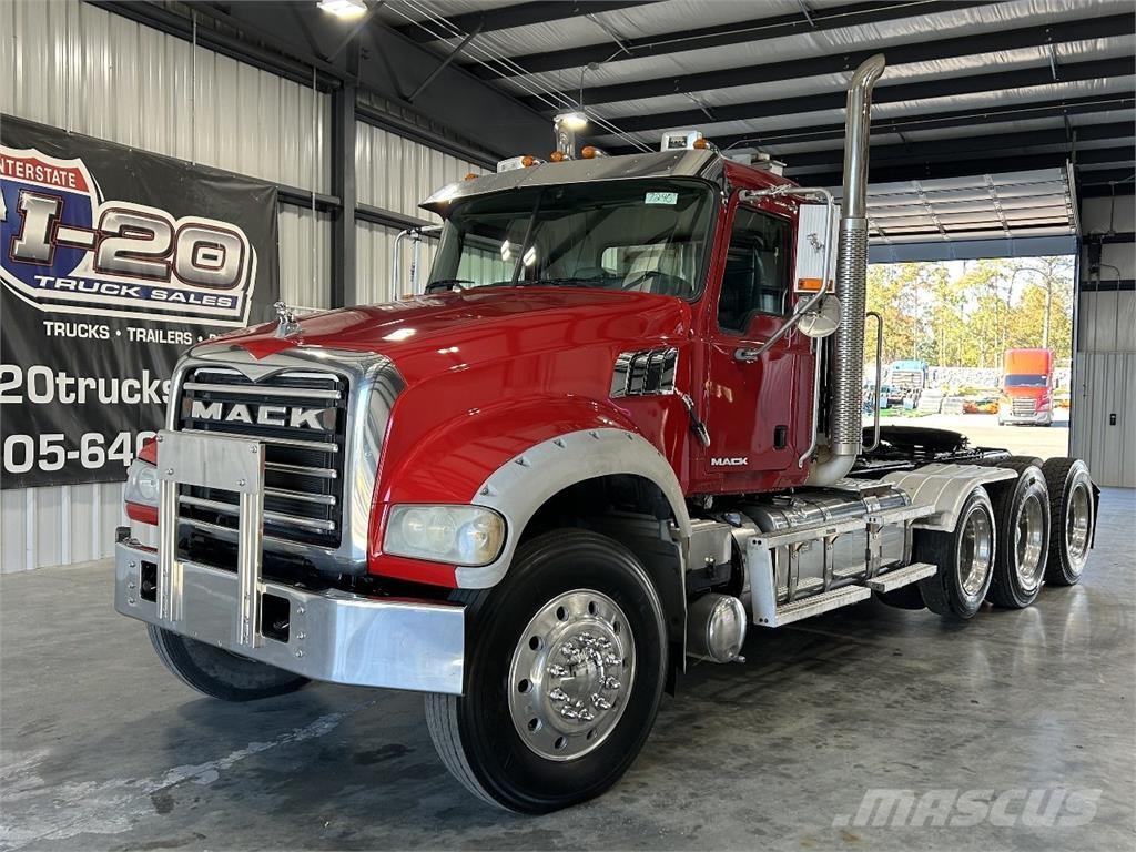 Mack GU713 Trekkers