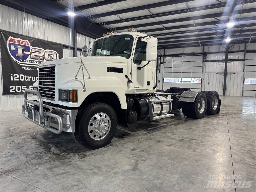 Mack Pinnacle 64T Trekkers