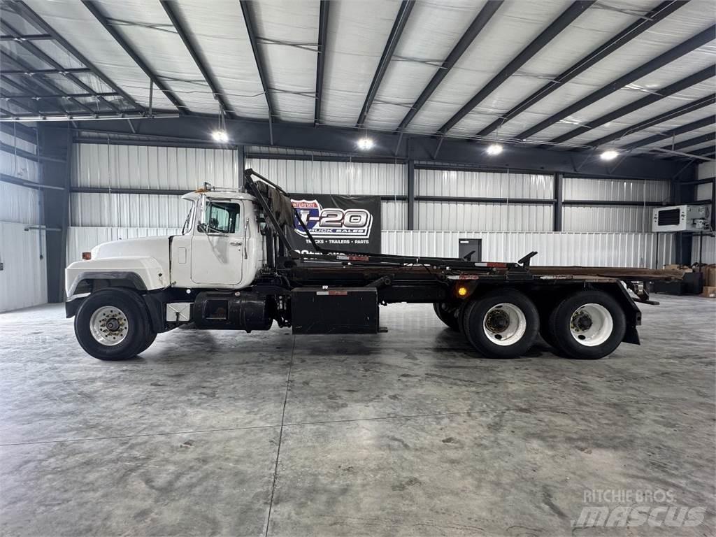 Mack RD690S Containerchassis