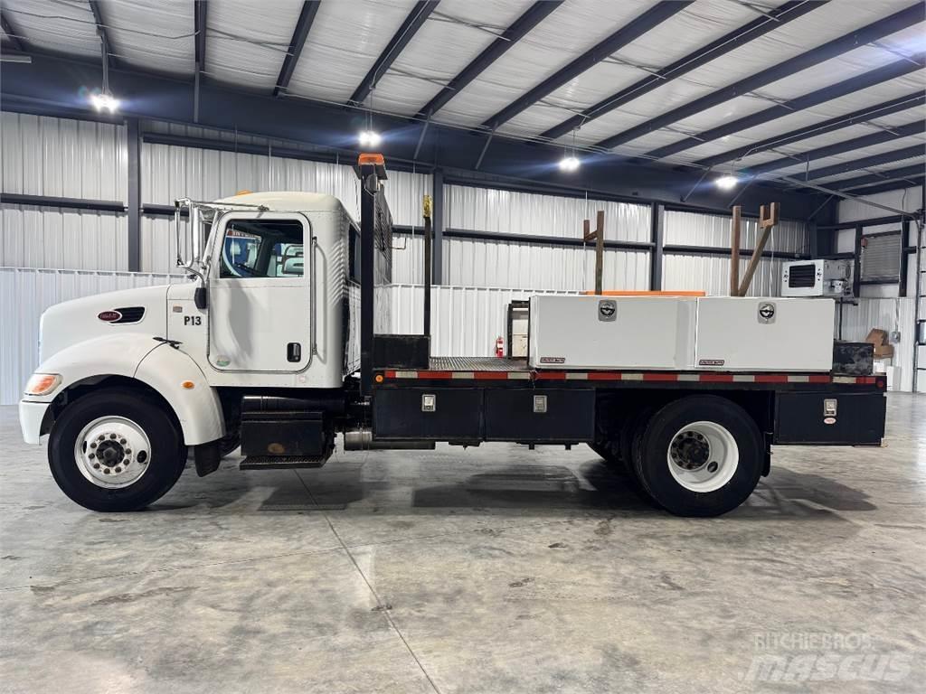 Peterbilt 330 Platte bakwagens