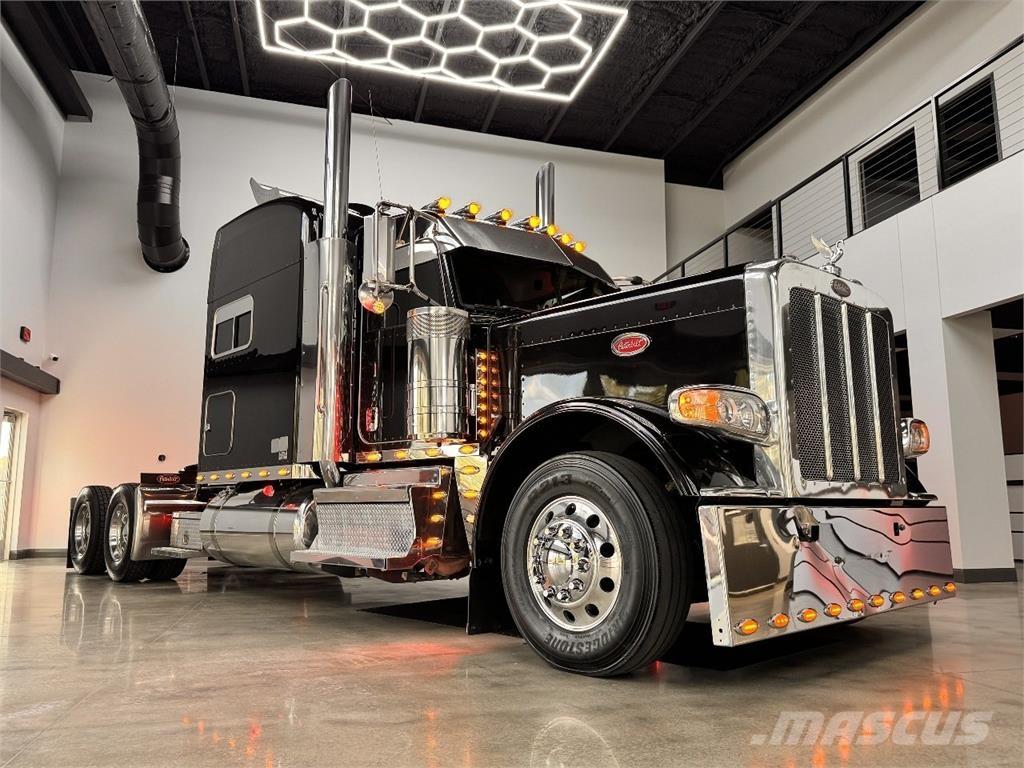 Peterbilt 389 Trekkers