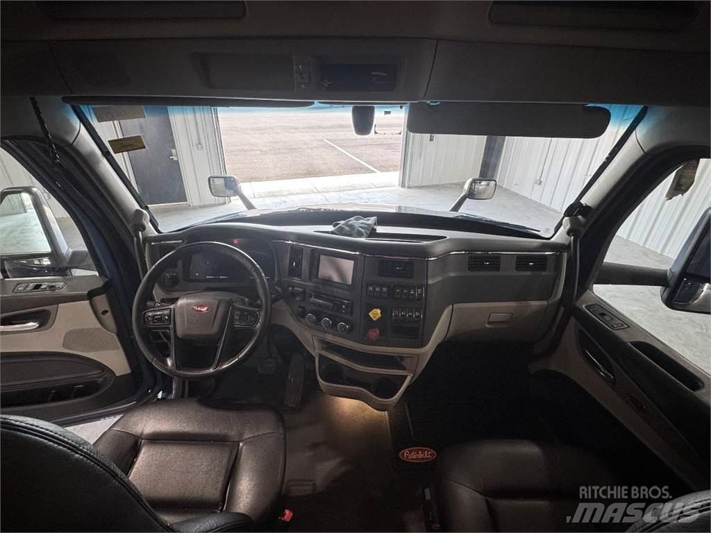 Peterbilt 579 Trekkers