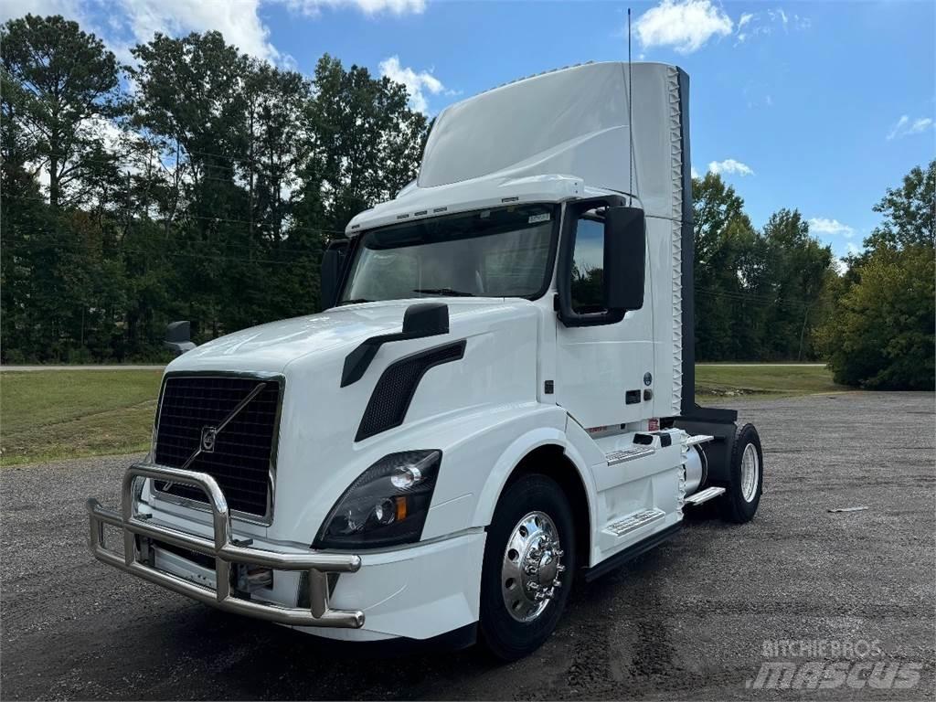Volvo VNL42T300 Trekkers