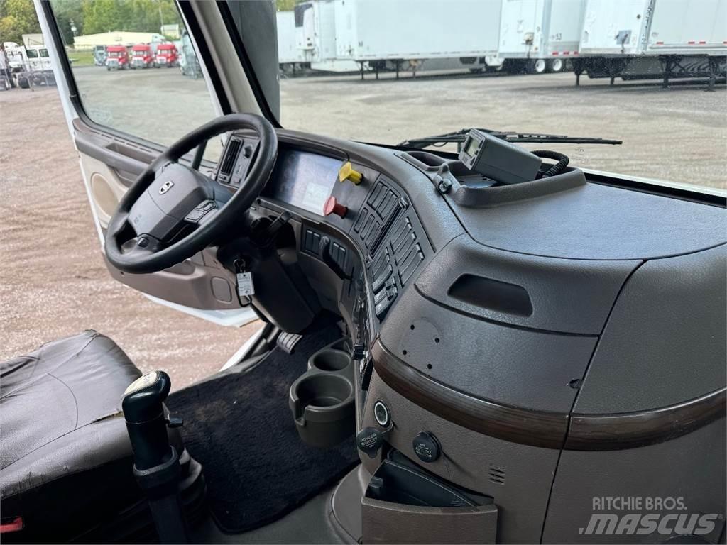 Volvo VNL42T300 Trekkers