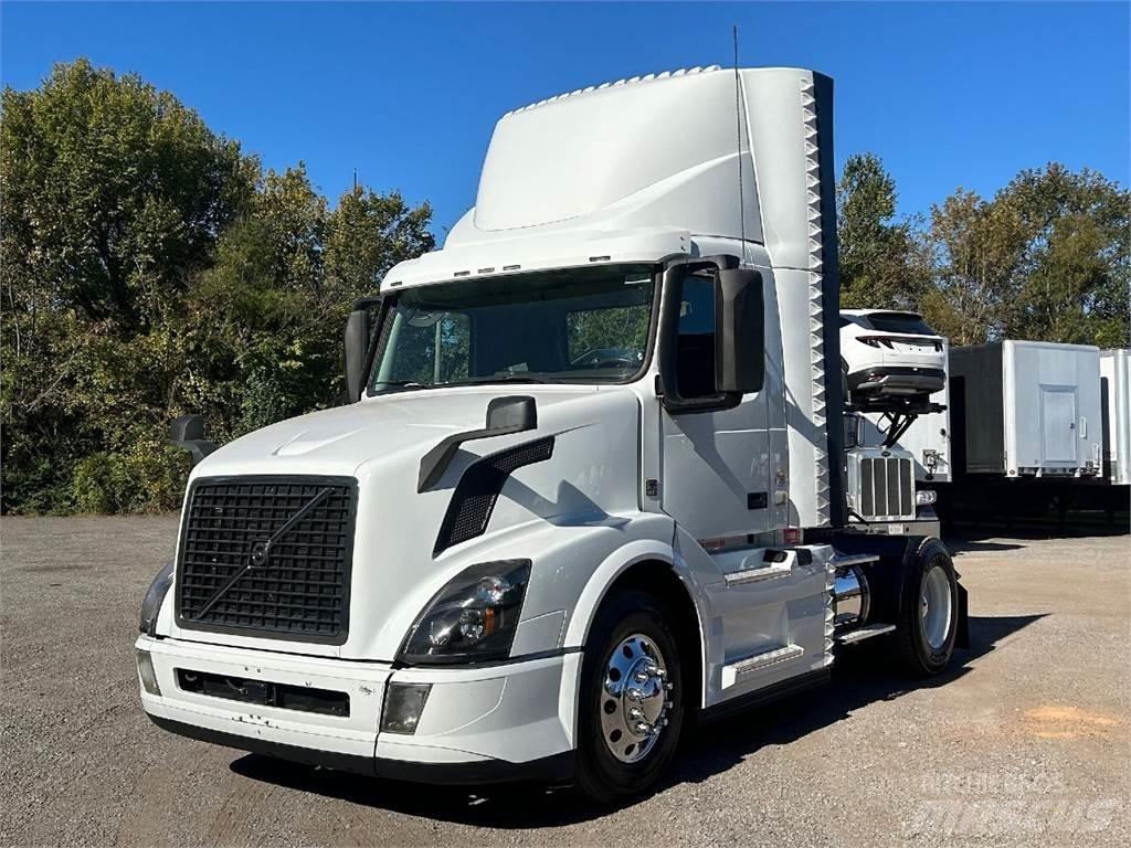 Volvo VNL42T300 Trekkers