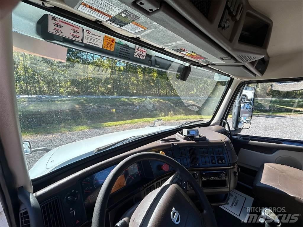 Volvo VNL42T300 Trekkers