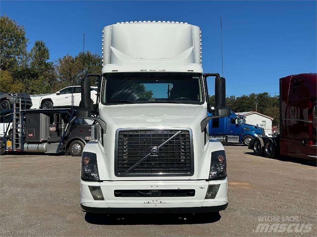 Volvo VNL42T300 Trekkers