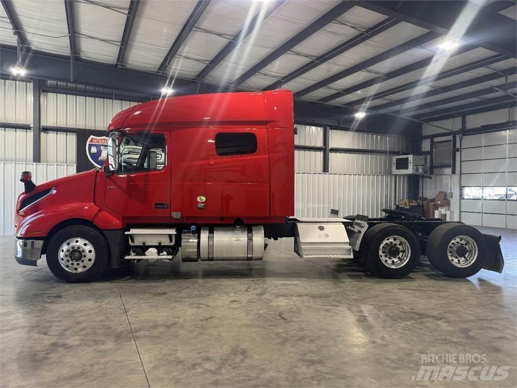 Volvo VNL64T740 Trekkers