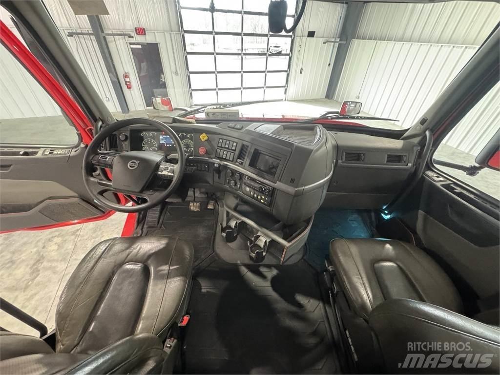 Volvo VNL64T740 Trekkers