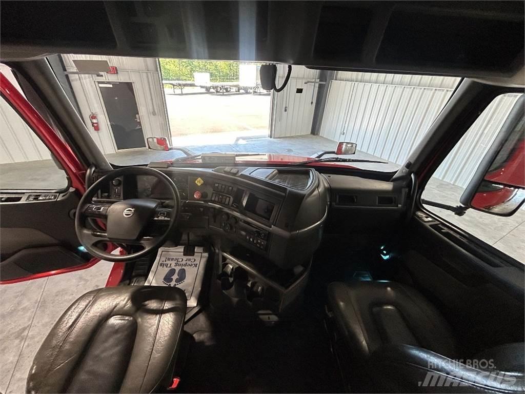 Volvo VNL64T740 Trekkers