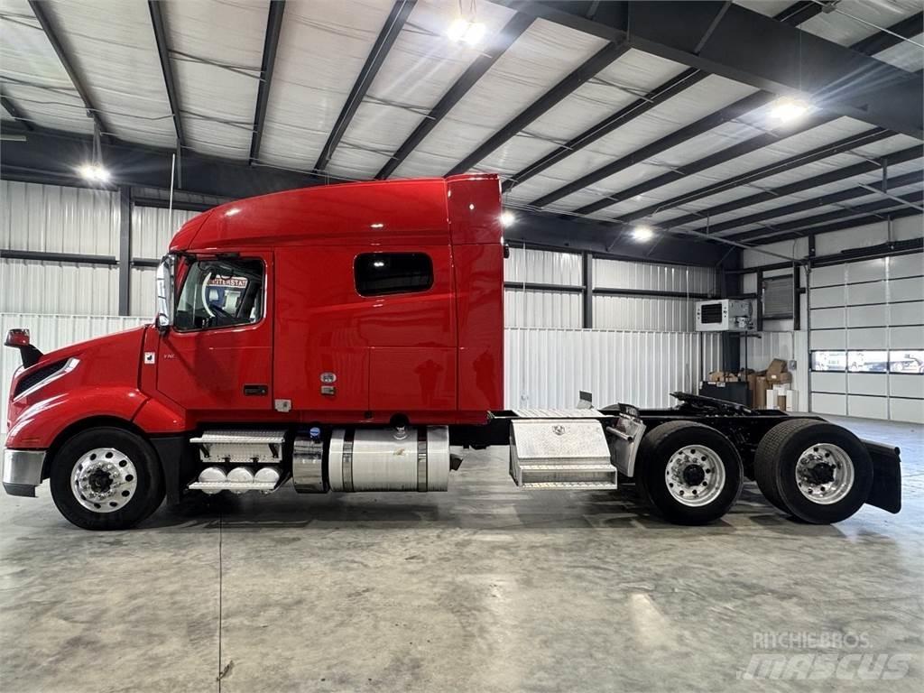 Volvo VNL64T740 Trekkers