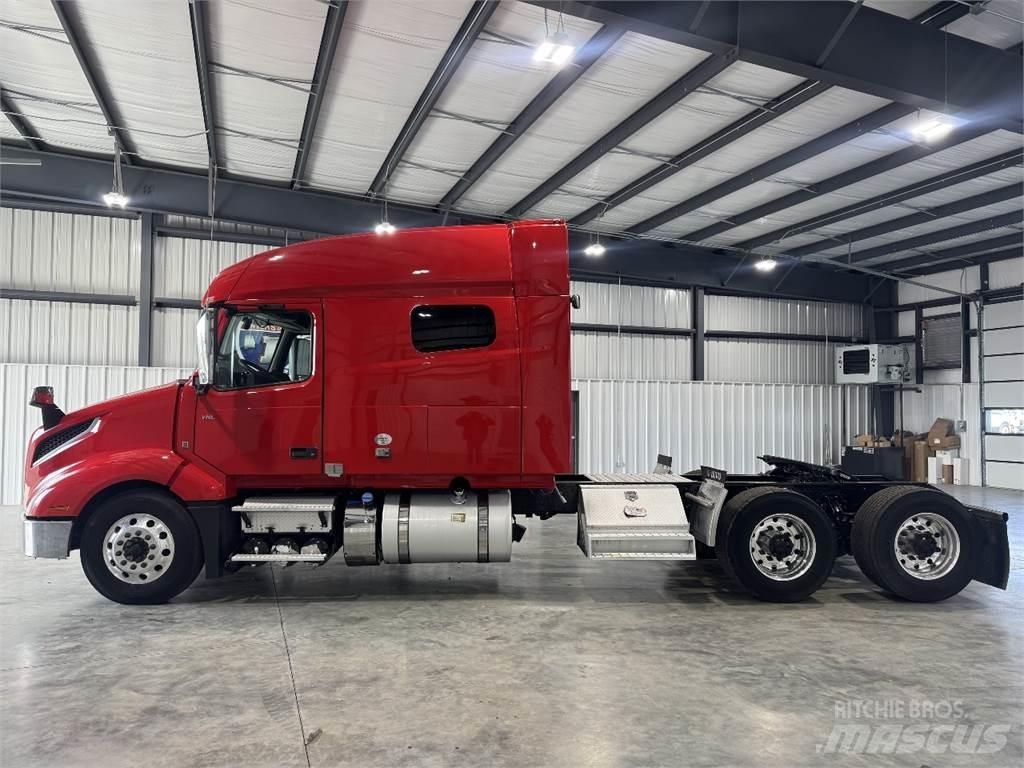 Volvo VNL64T740 Trekkers