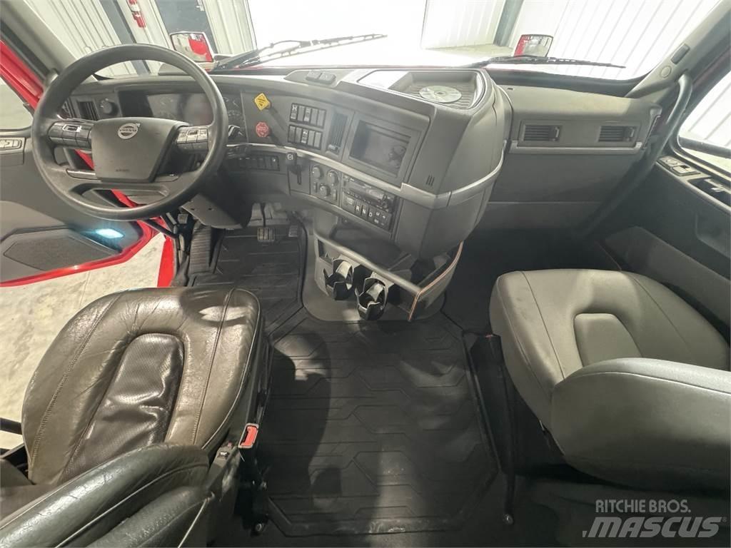 Volvo VNL64T740 Trekkers