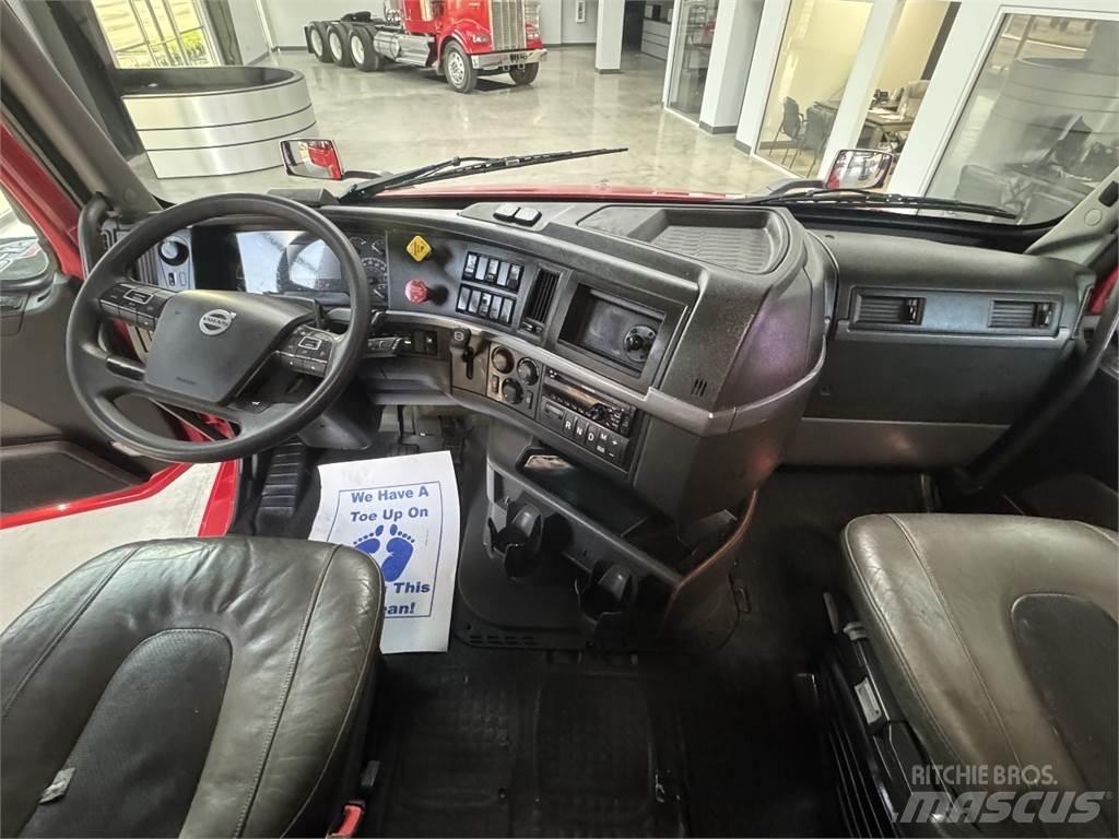 Volvo VNL64T740 Trekkers