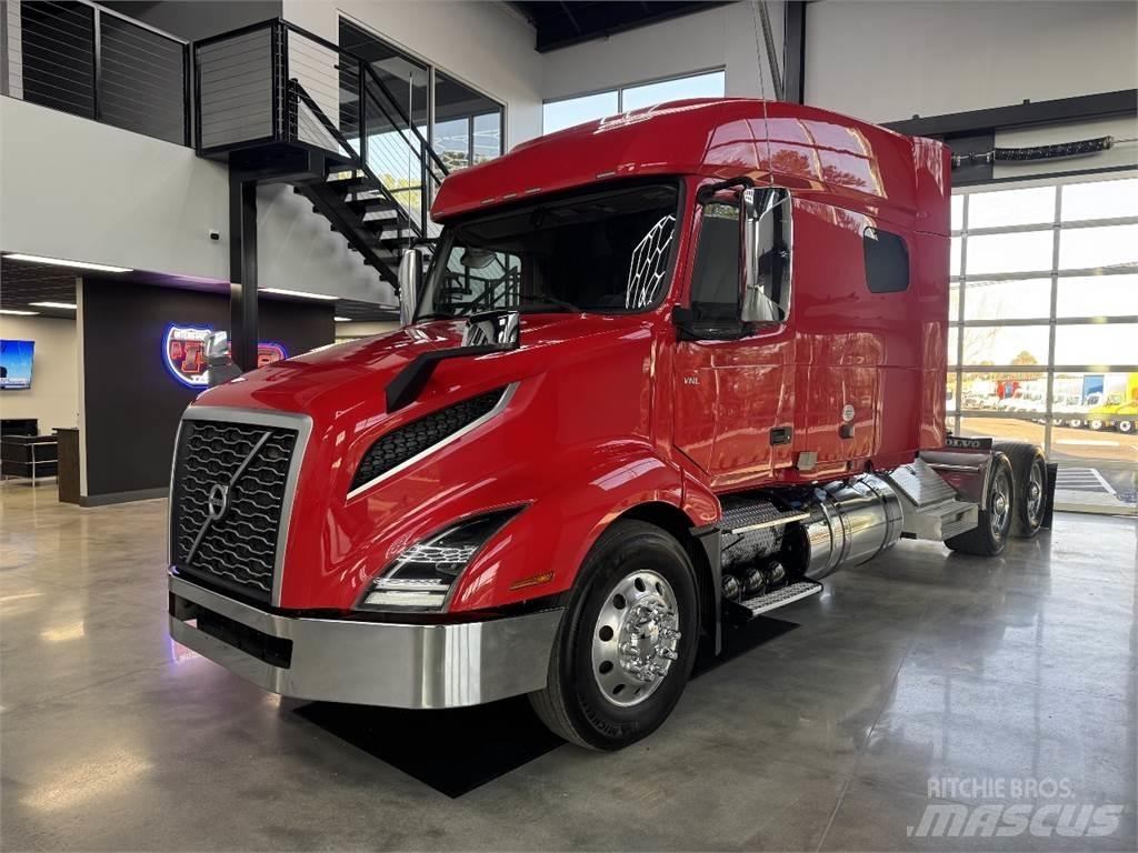 Volvo VNL64T740 Trekkers