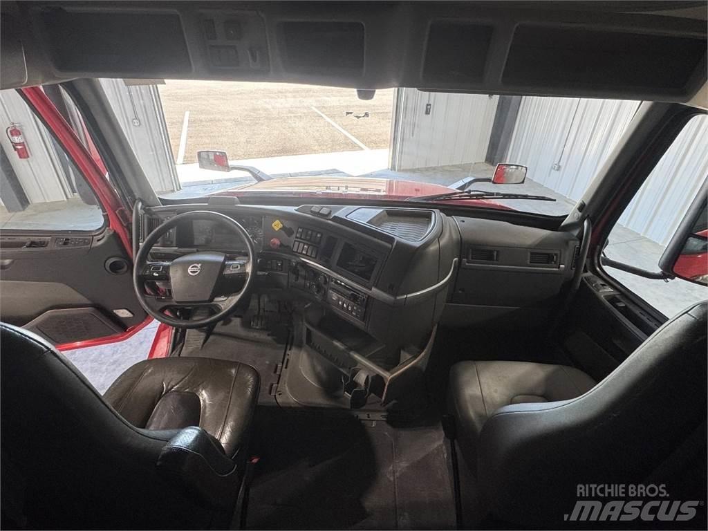 Volvo VNL64T740 Trekkers