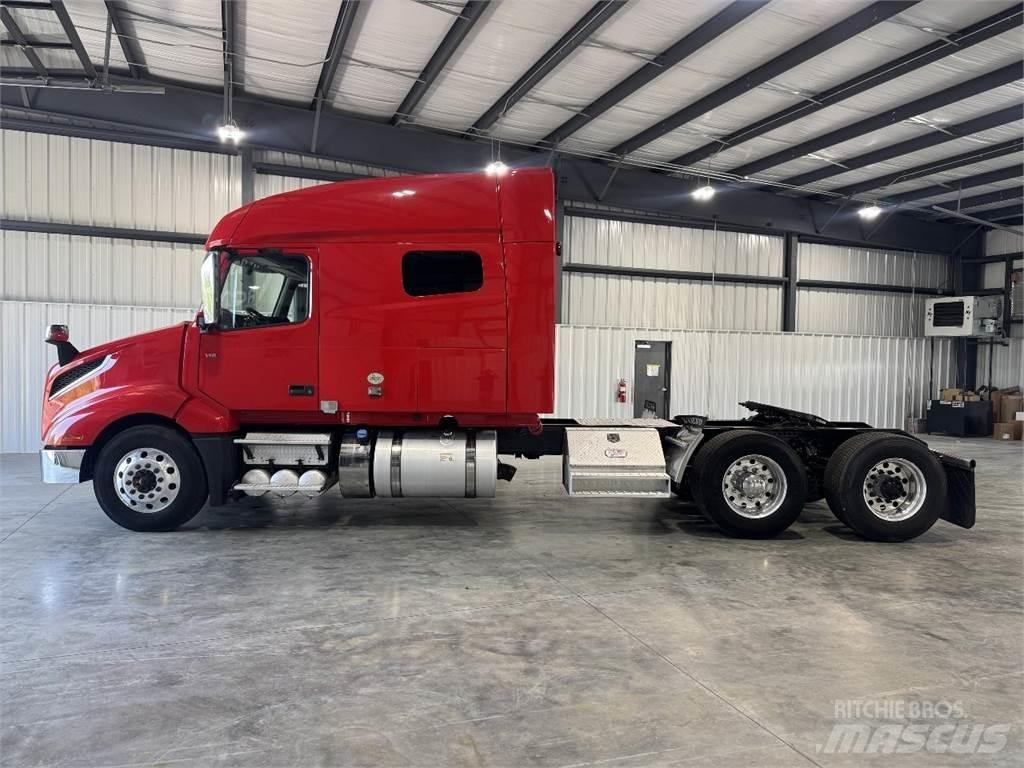 Volvo VNL64T740 Trekkers