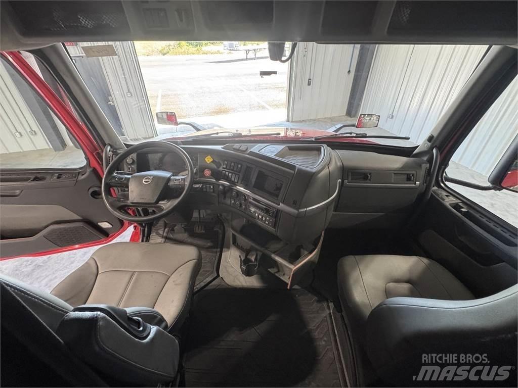 Volvo VNL64T740 Trekkers