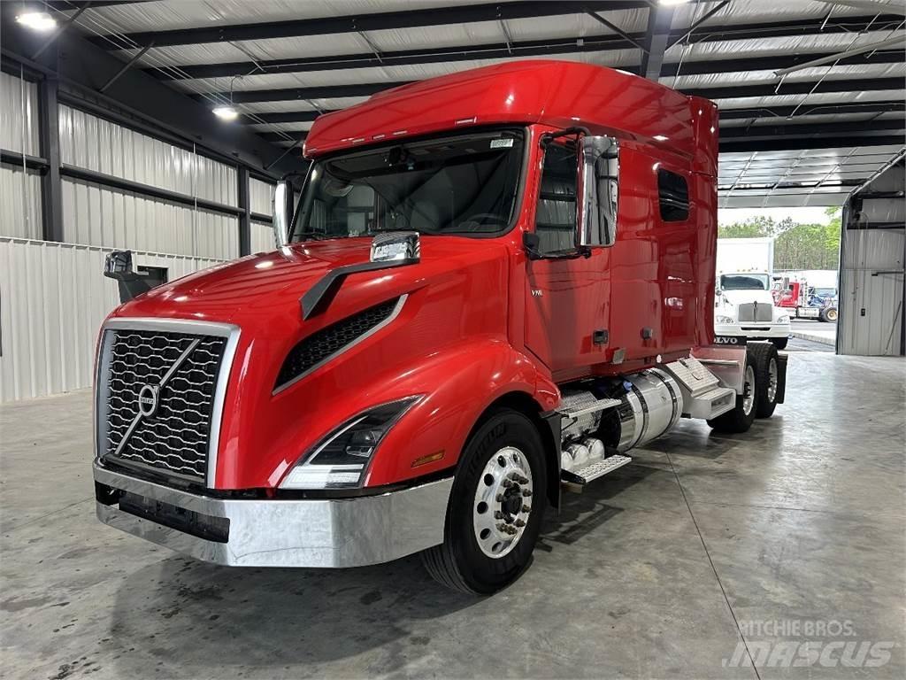 Volvo VNL64T740 Trekkers