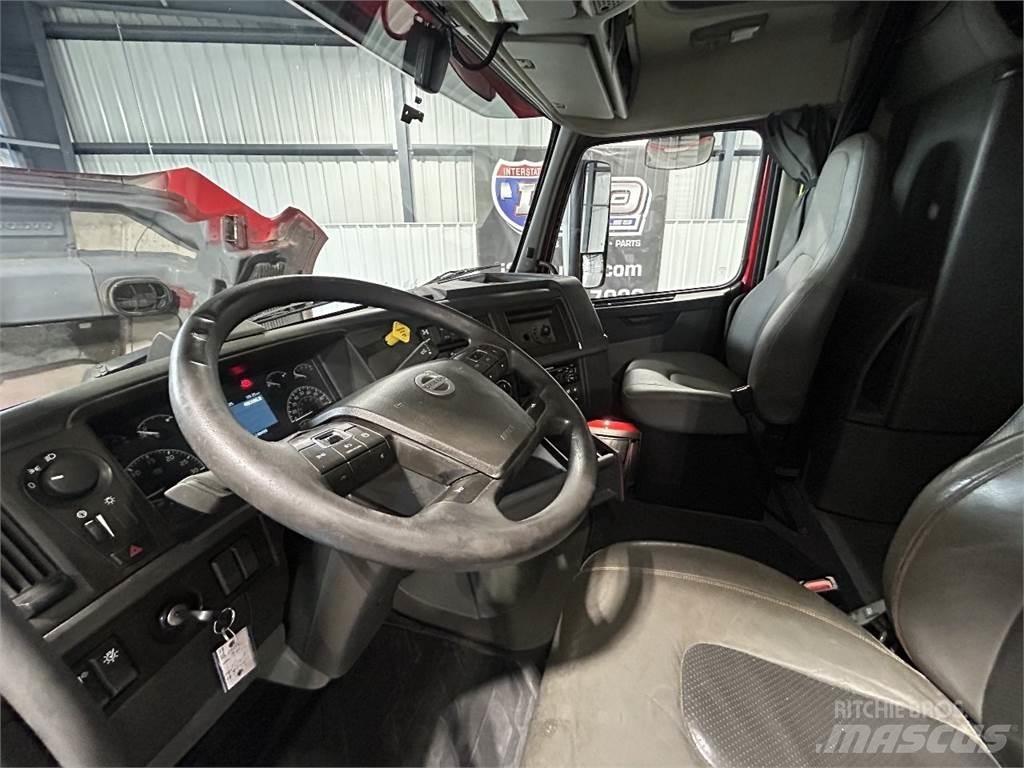Volvo VNL64T740 Trekkers