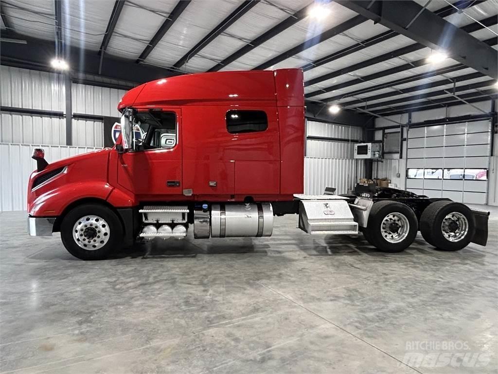 Volvo VNL64T740 Trekkers