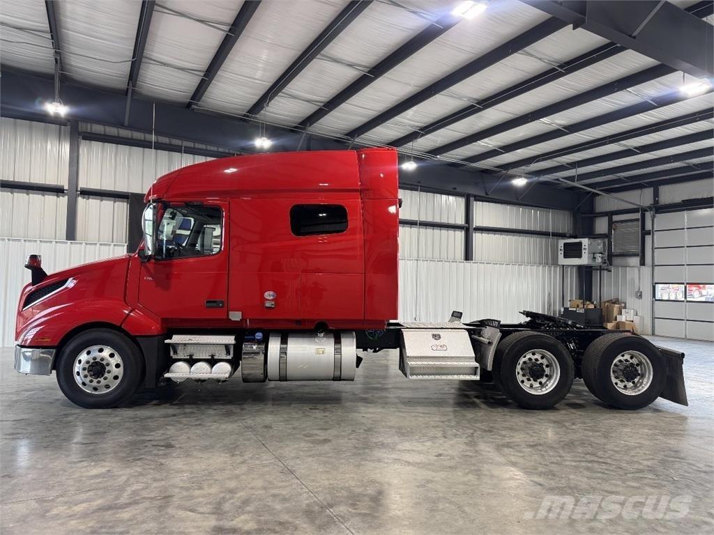 Volvo VNL64T740 Trekkers
