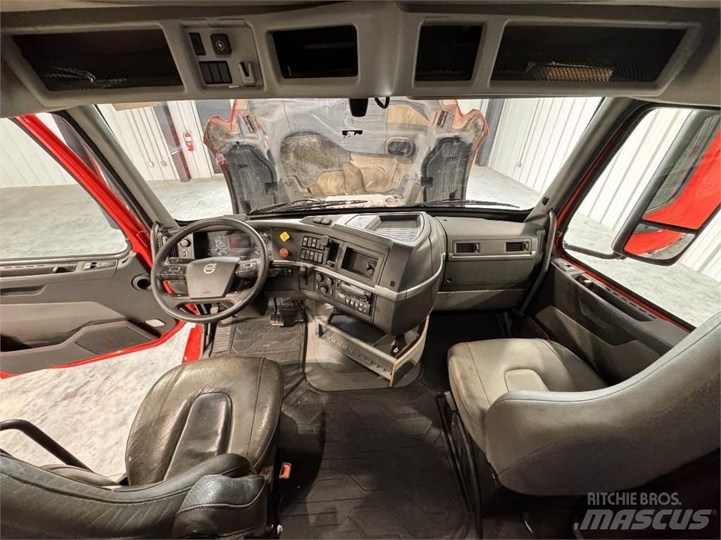 Volvo VNL64T740 Trekkers