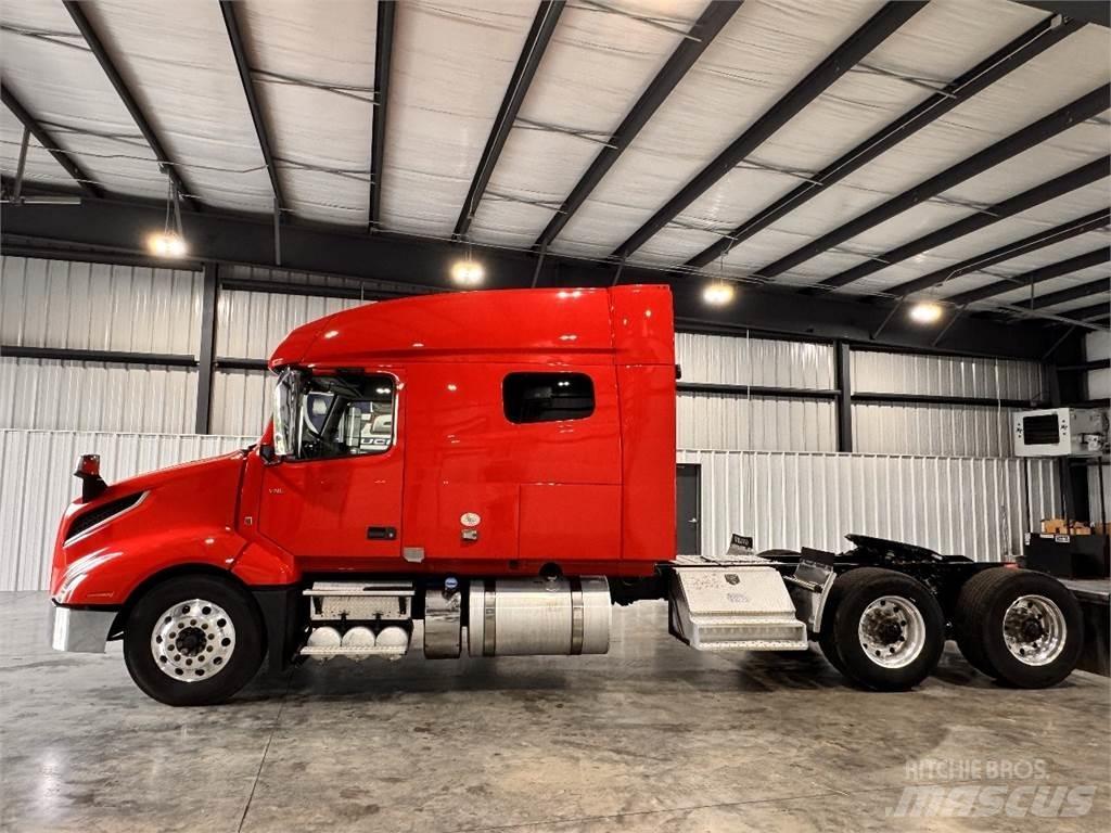 Volvo VNL64T740 Trekkers