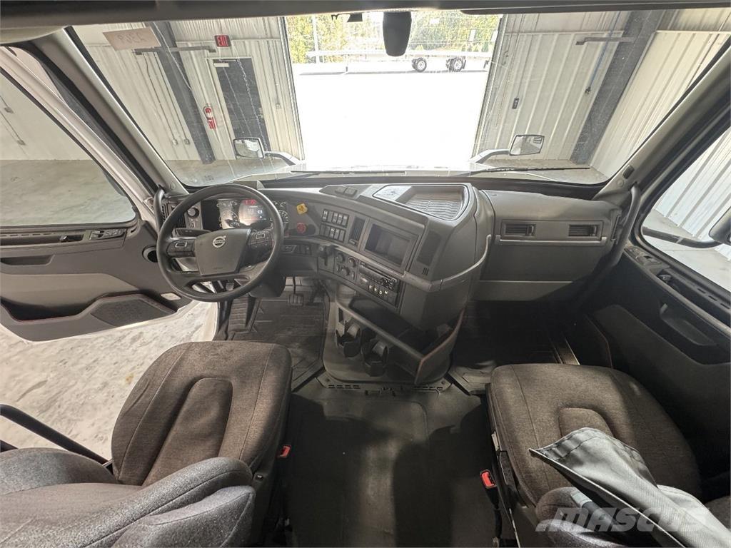 Volvo VNL760 Trekkers