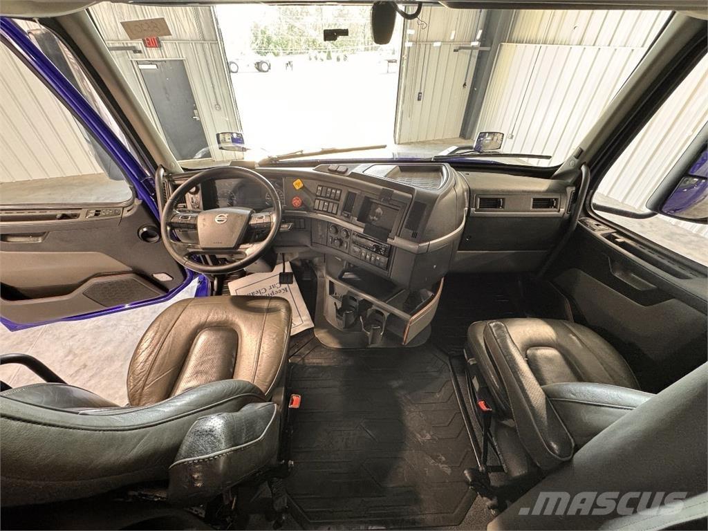 Volvo VNL860 Trekkers