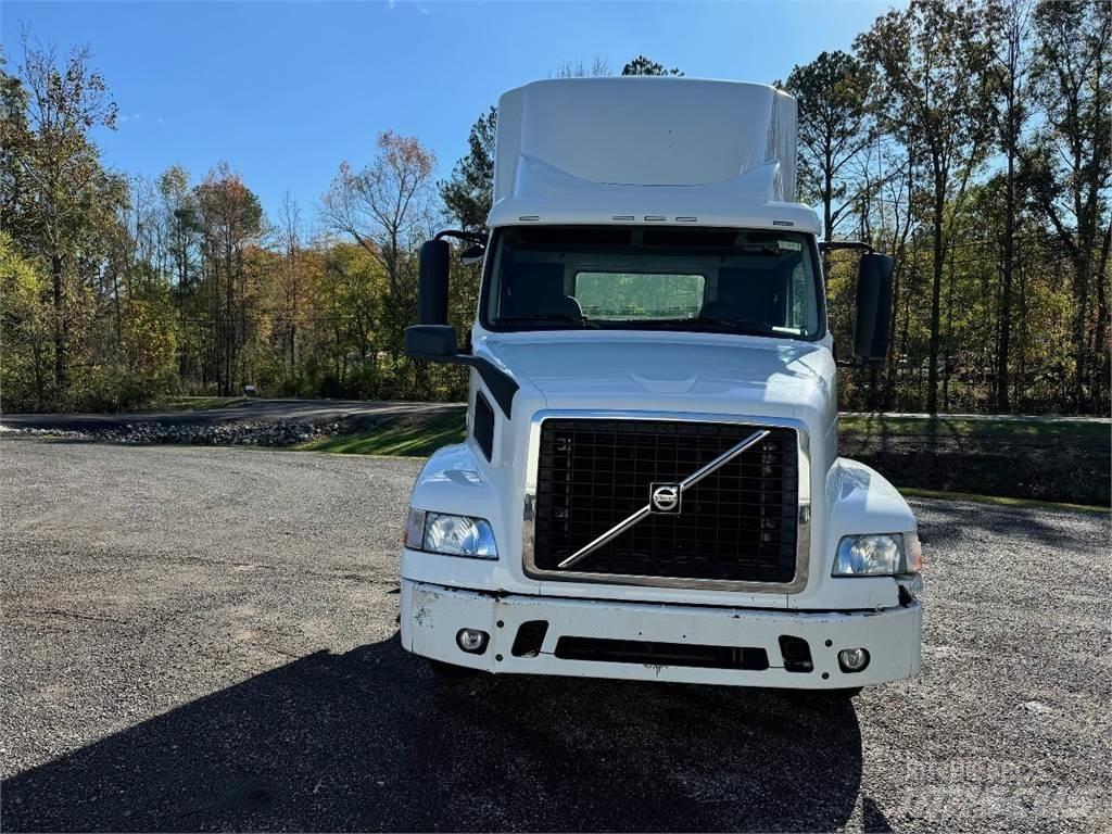 Volvo VNM64T200 Trekkers