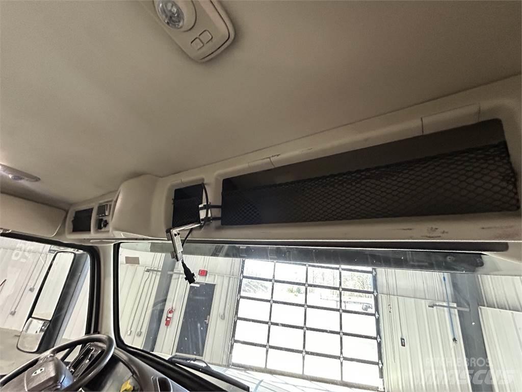 Volvo VNM64T200 Trekkers