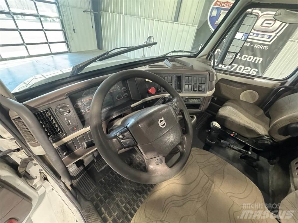 Volvo VNM64T200 Trekkers