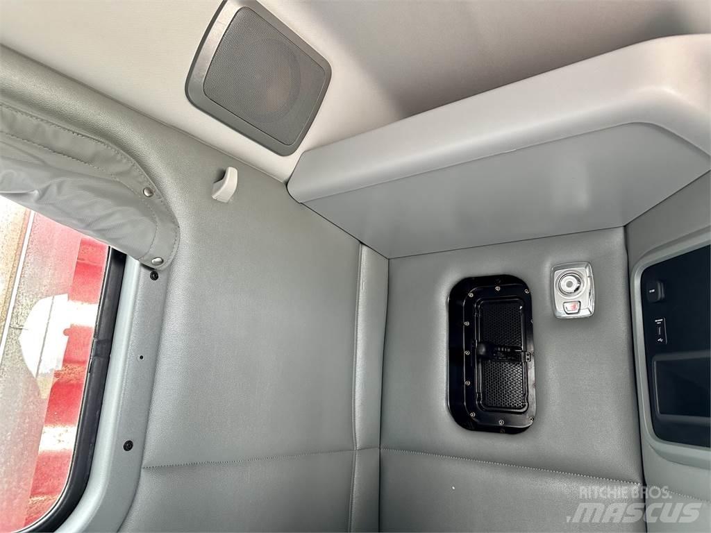 Kenworth T880 Trekkers