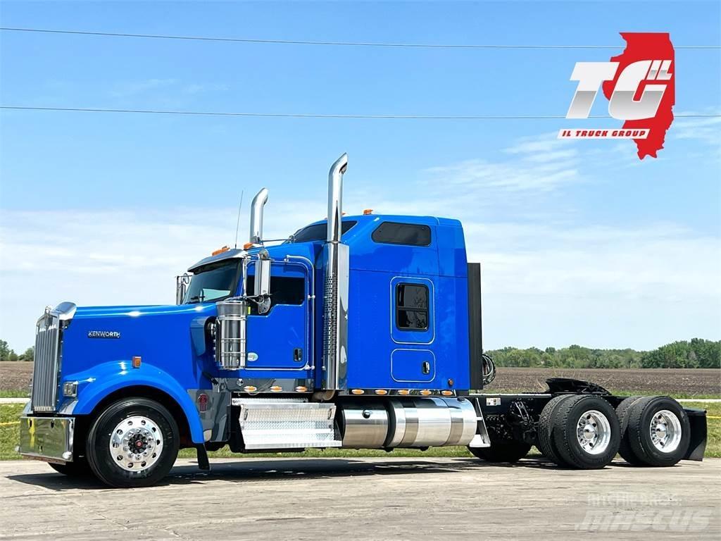 Kenworth W900 Trekkers