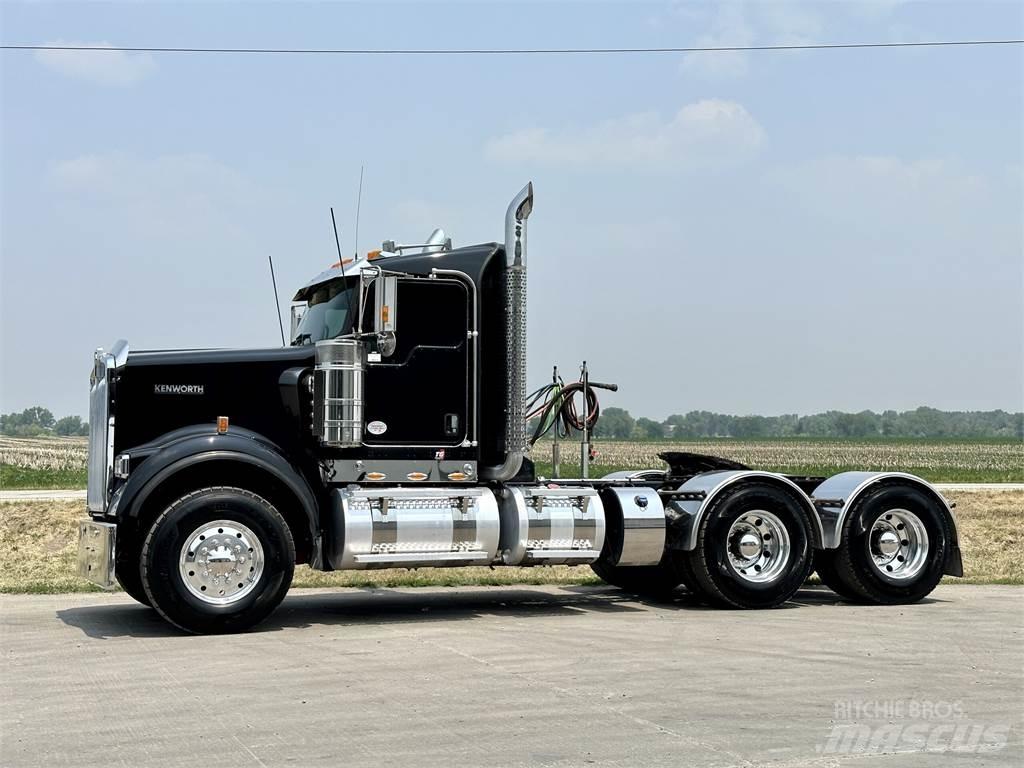 Kenworth W900 Trekkers