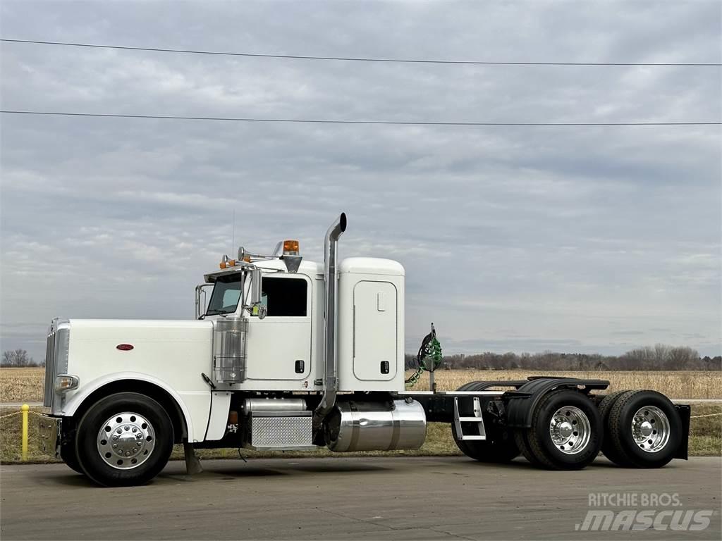 Peterbilt 389 Trekkers