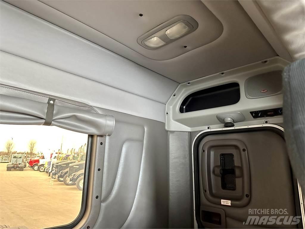 Peterbilt 389 Trekkers