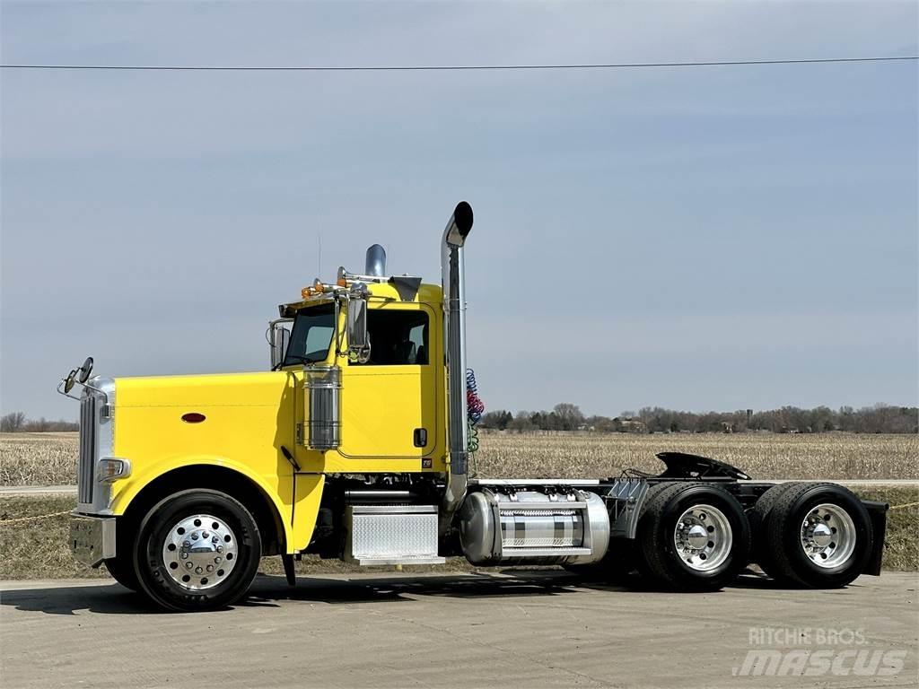 Peterbilt 389 Trekkers