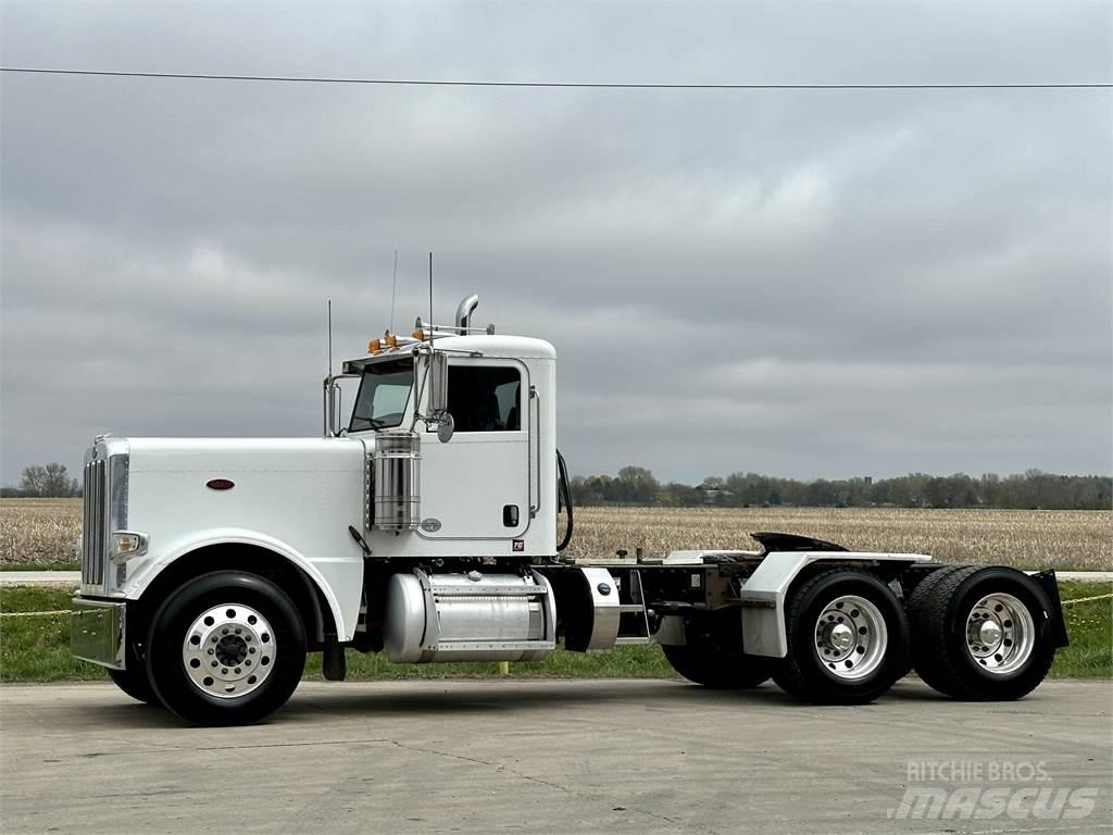 Peterbilt 389 Trekkers