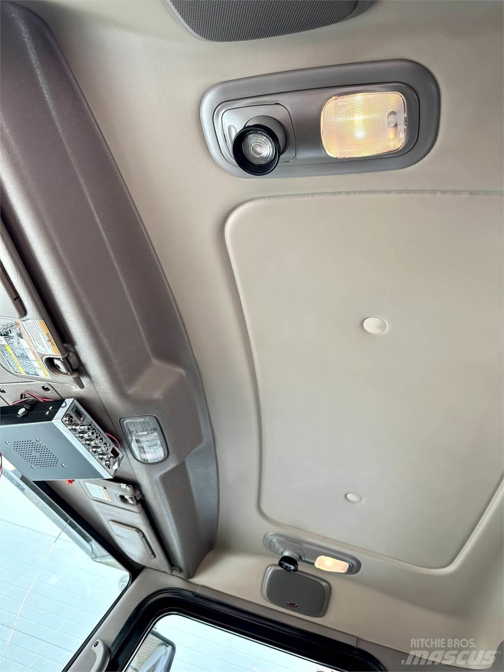 Peterbilt 389 Trekkers
