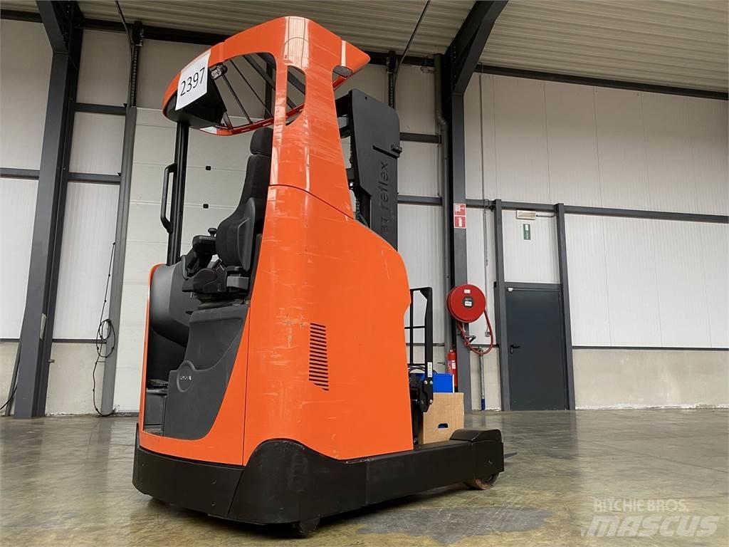 Toyota RRE140H Reachtruck voor hoog niveau