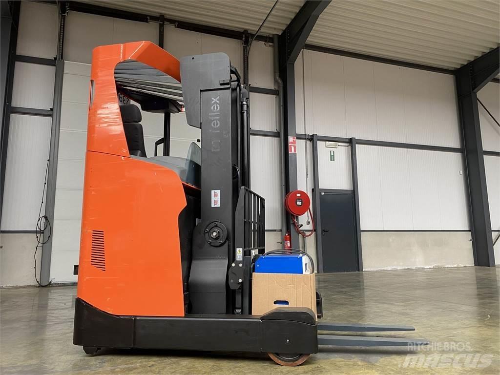 Toyota RRE140H Reachtruck voor hoog niveau