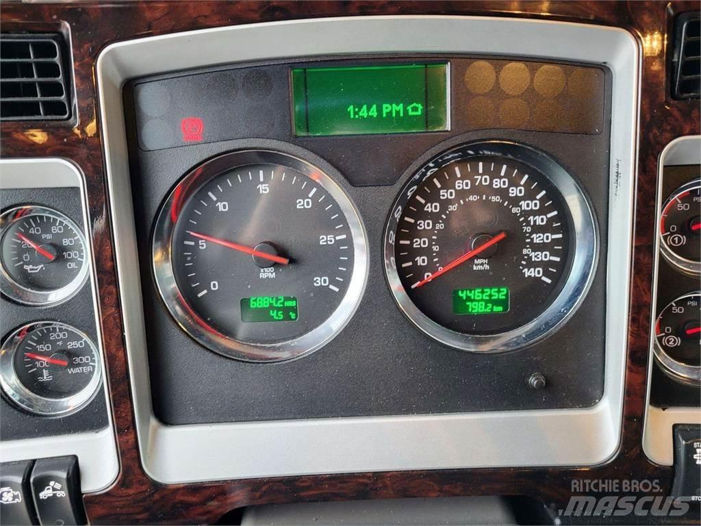 Kenworth W900 Trekkers