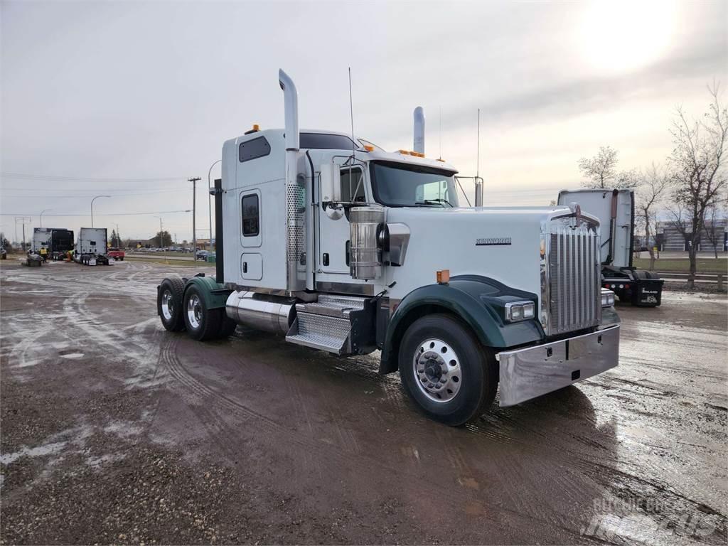 Kenworth W900L Trekkers